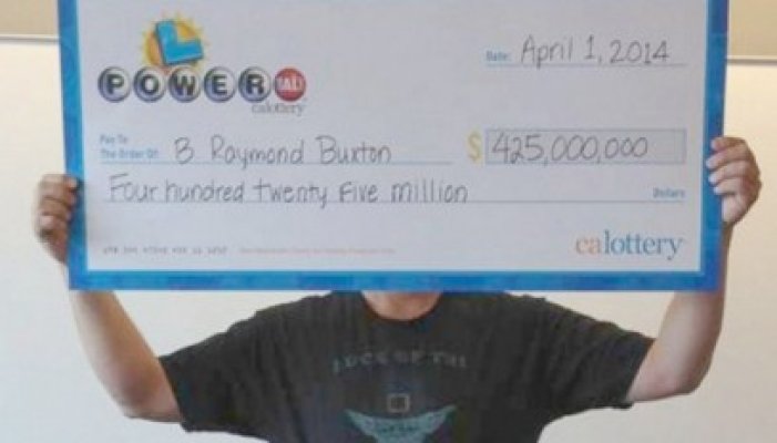 Bărbatul care a câştigat 425 mil. dolari la loto şi-a dezvăluit identitatea